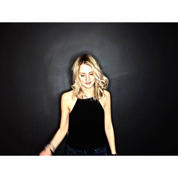 Meet your Posher, Noelle - Picture 1 of 1